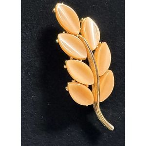Vintage Orange Celluloid 50’s Leaf Goldtone Brooch Unbranded 3-D